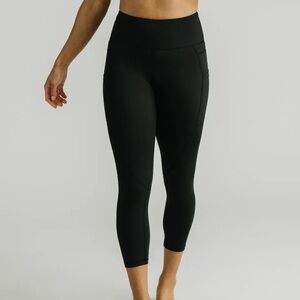 Zyia Black Pocket Light n Tight
Hi-rise Capri 20" RC  16/18